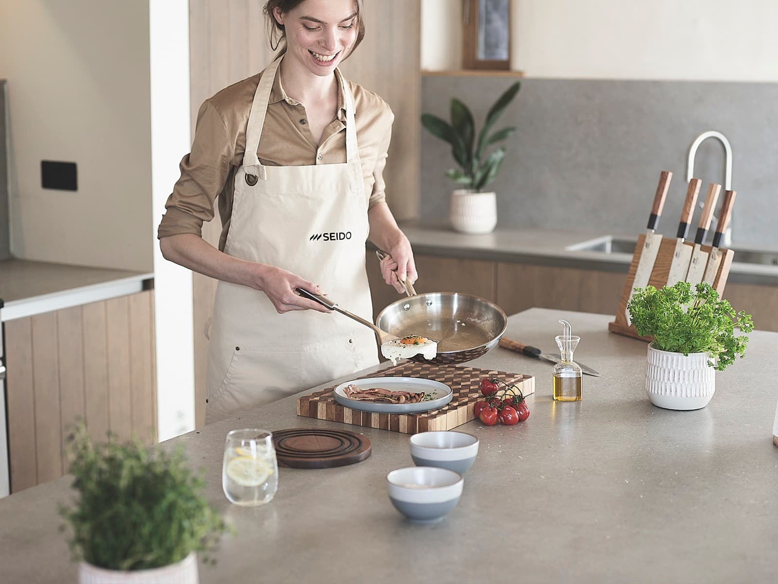 Egg cooking in an uncoated stainless steel frying pan