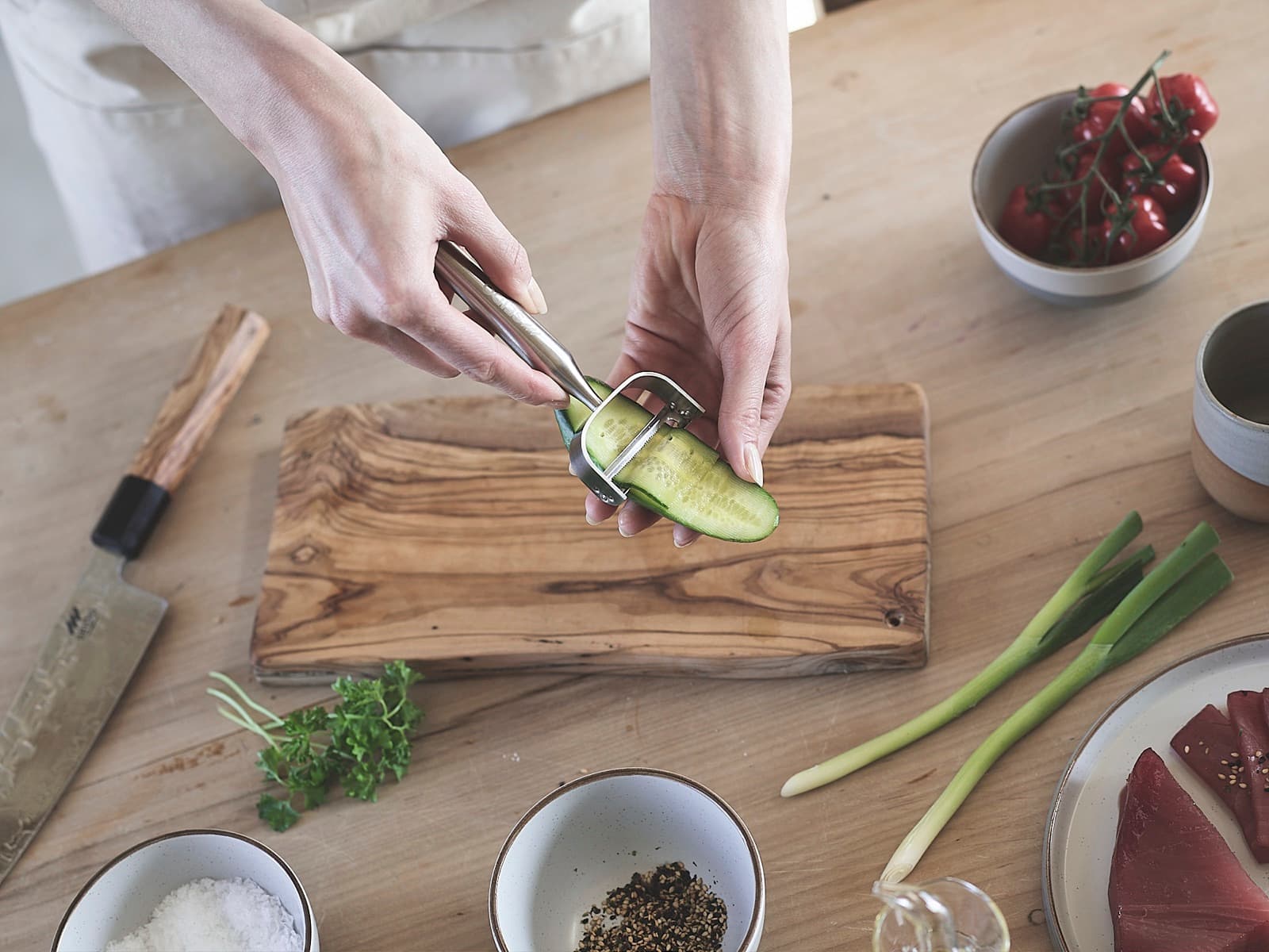 Peeling a cucumber with the SEIDO serrated peeler