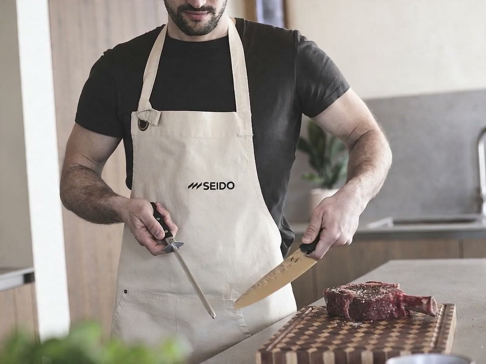 Honing a knife with a SEIDO honing steel